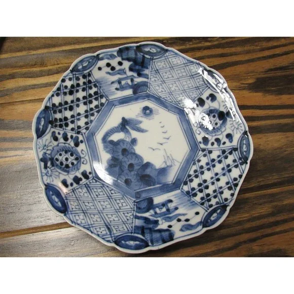 Vintage Japanese Porcelain Scalloped Plate – Imari Style Decor – Fuku Mark - Picture 3 of 7
